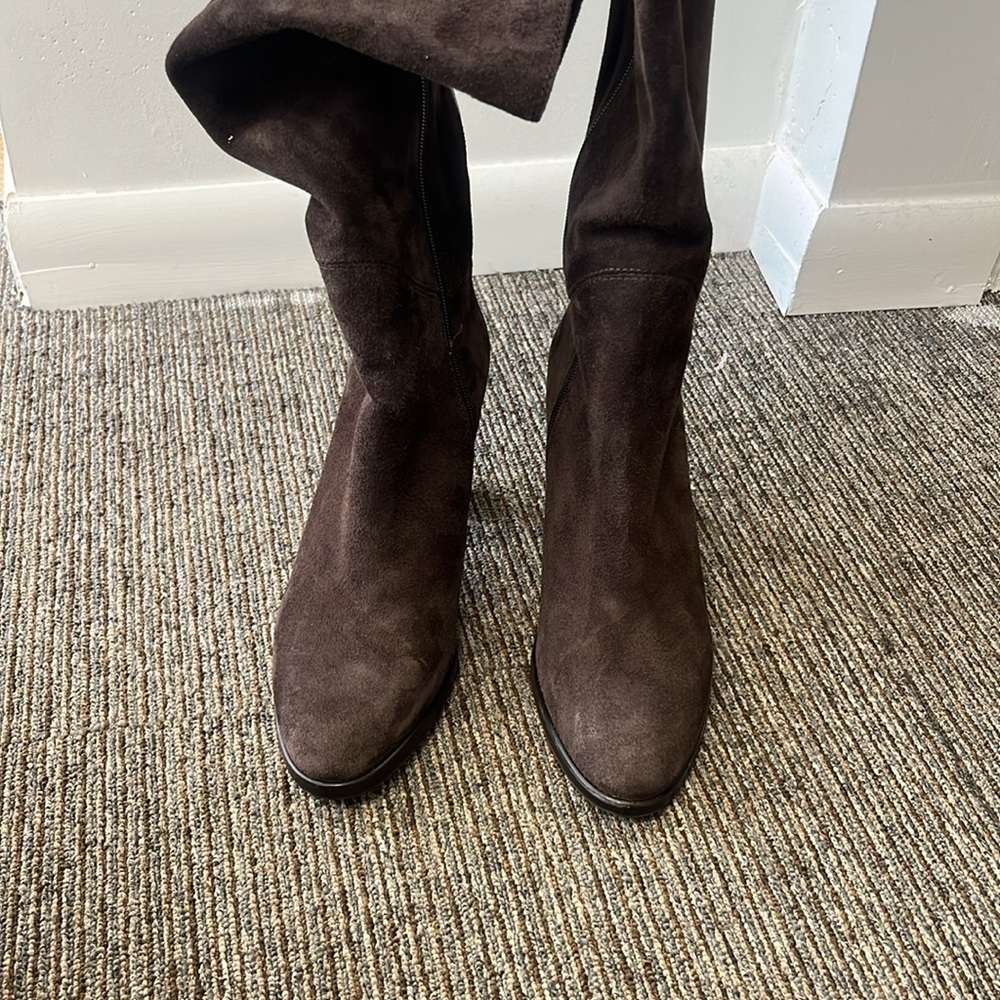 New. Le Pepe brown suede heeled boot with leather strip in back - Picture 2 of 7